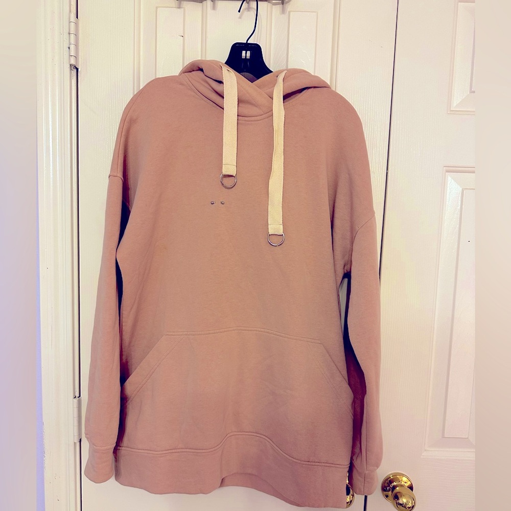 Katimo oversized blush hoodie with piercing. Size S-M